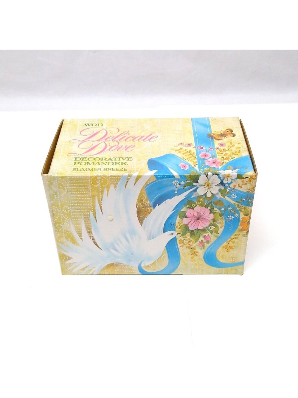 Avon Delicate Dove Decorative Pomander Summer Breeze Scented Wax Accent NIB VTG